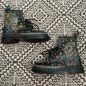 1460 ☠️SKULL☠️ Day of the dead Dr Martens LIKE NEW